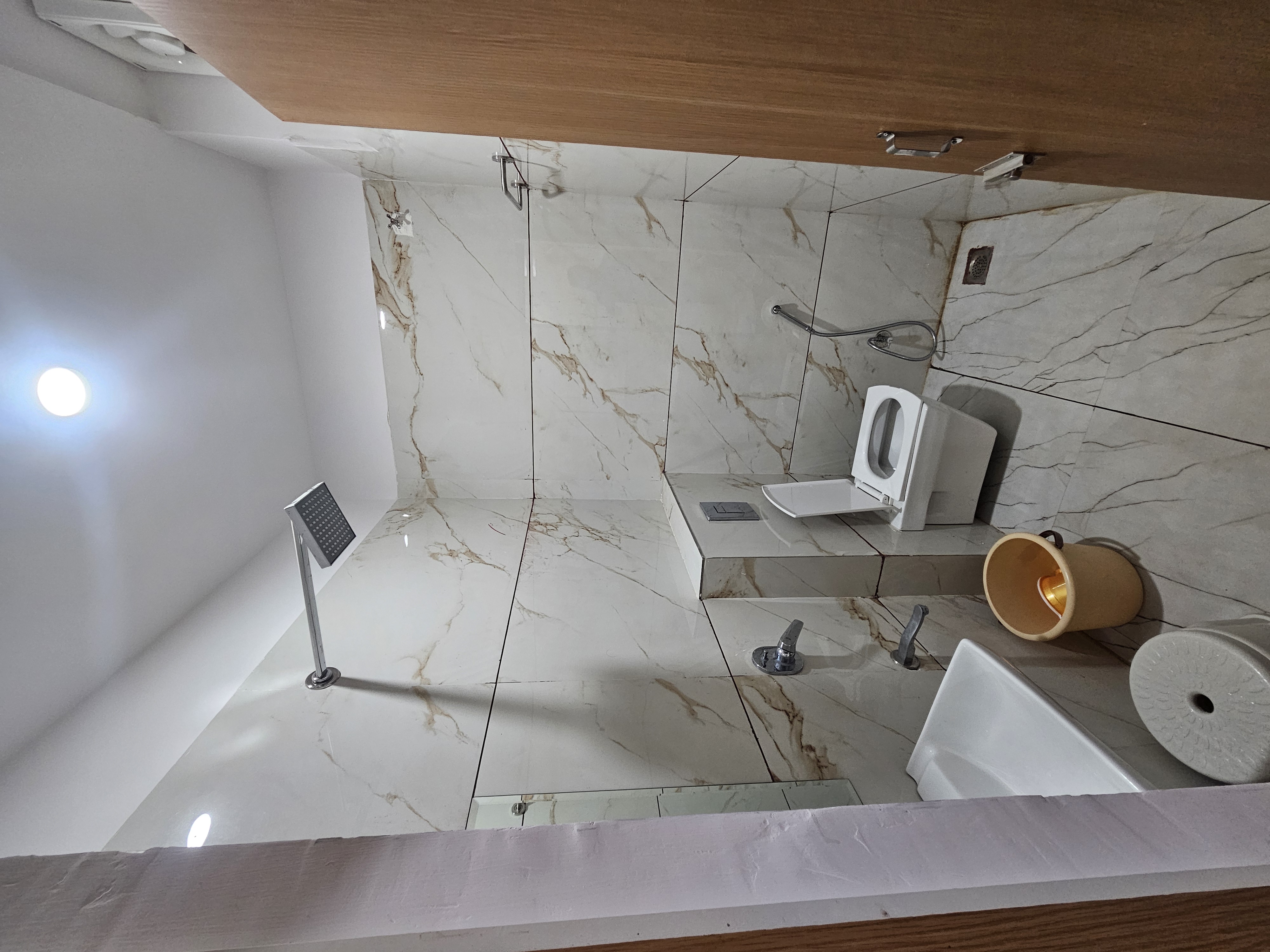 Hotel Apple Grand Bathroom