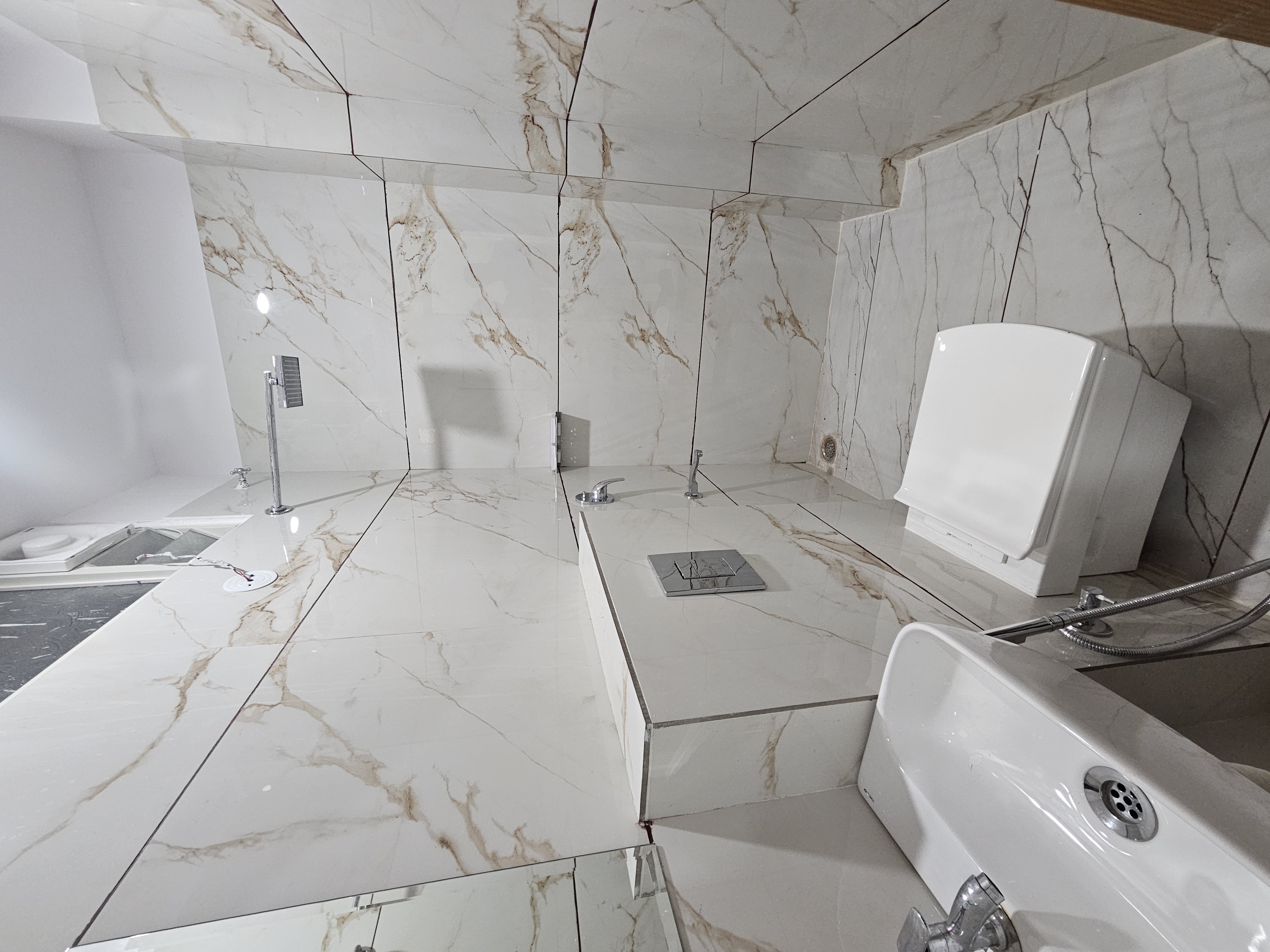 Hotel Apple Grand Bathroom Interior