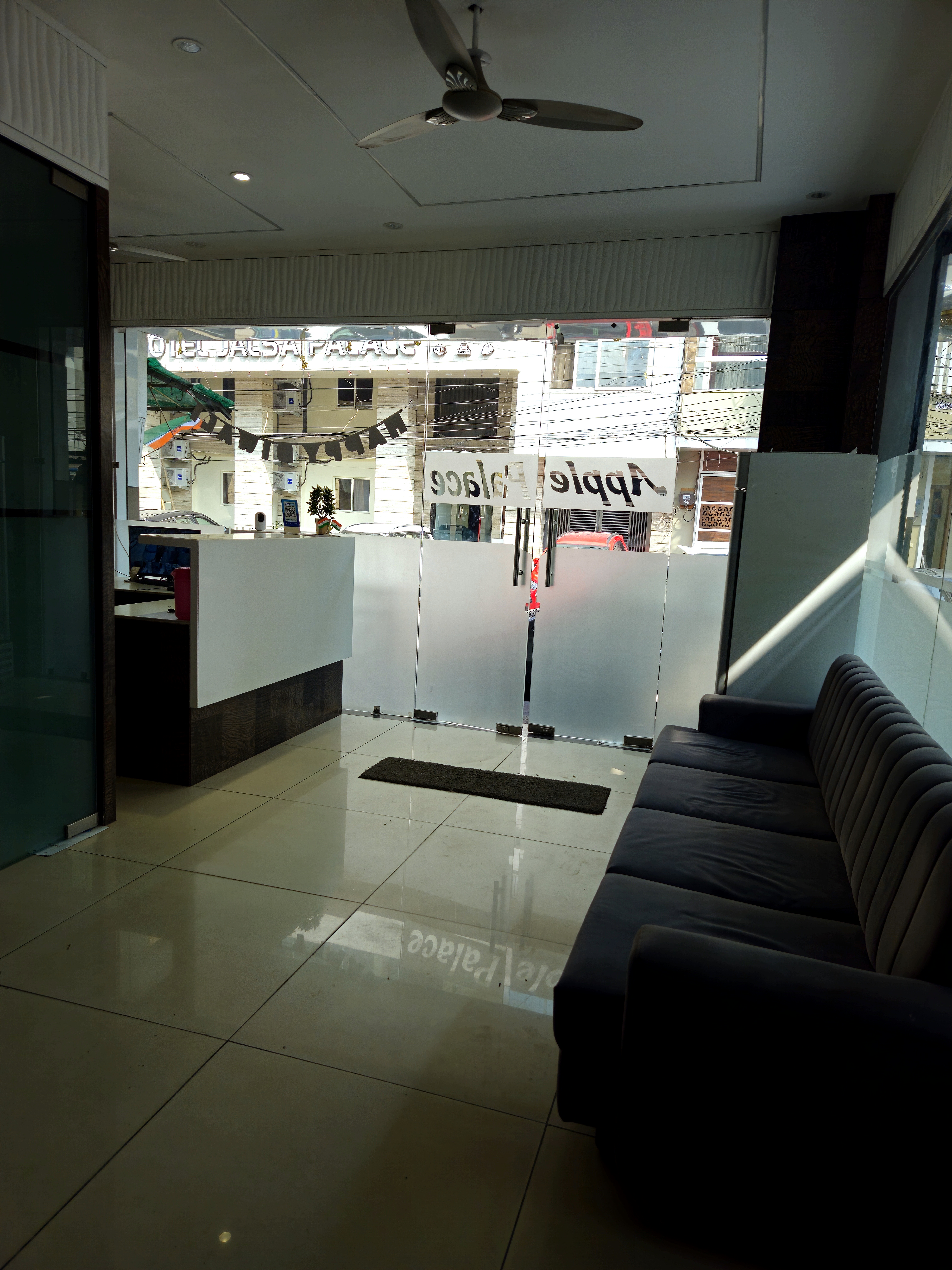 Hotel Apple Palace Reception